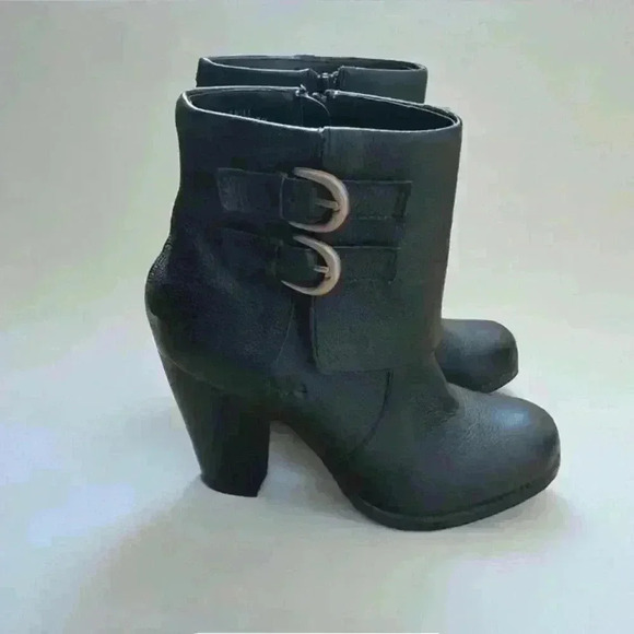 b.o.c. Shoes - Women’s BOC Black Traipse Leather Booties with Buckle Detail Size 7.5